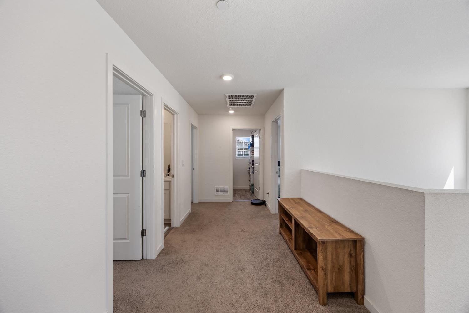 Detail Gallery Image 11 of 25 For 9017 Farmstead Cir, Roseville,  CA 95747 - 4 Beds | 2/1 Baths