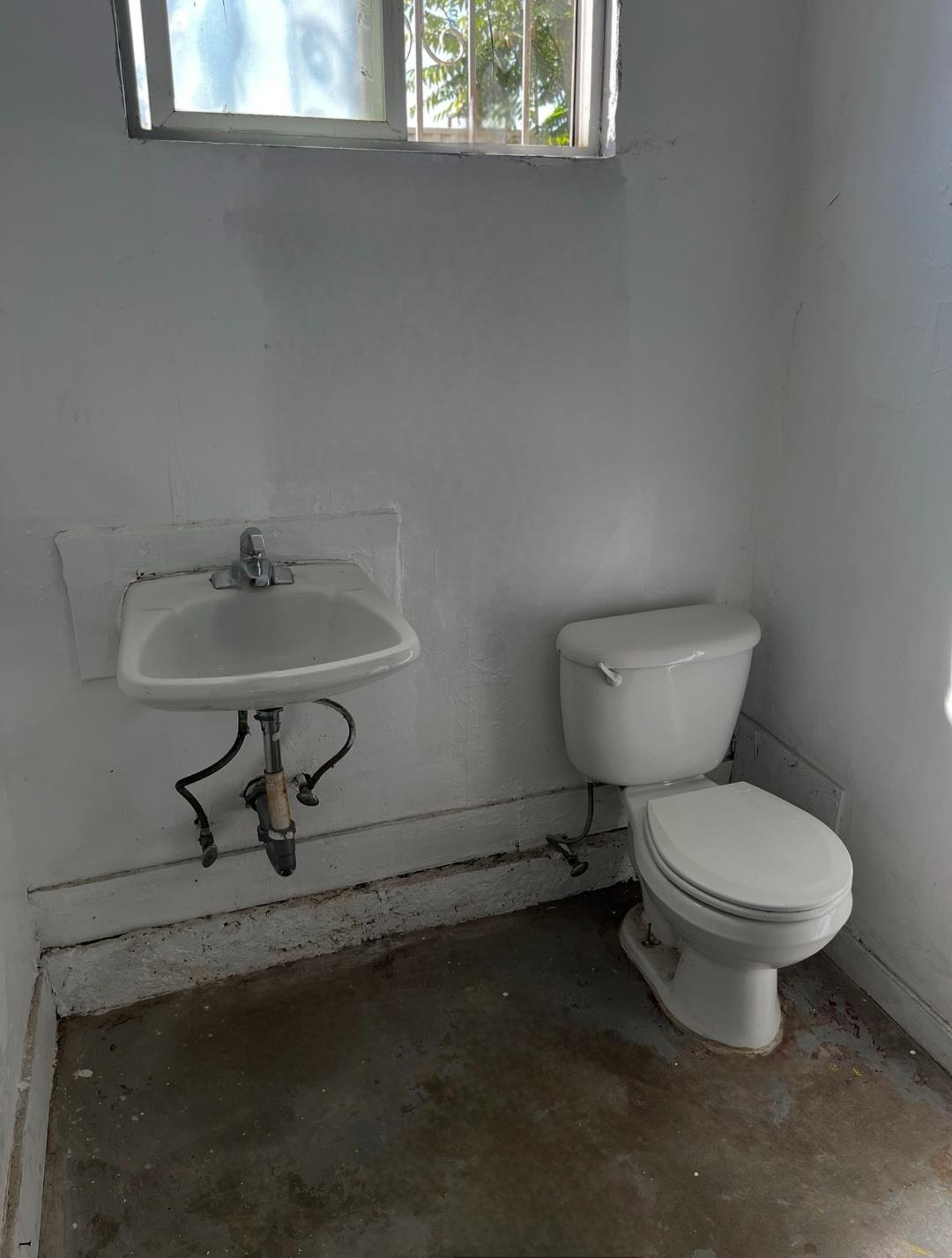Detail Gallery Image 6 of 23 For 901 W Church St, Stockton,  CA 95203 - – Beds | – Baths