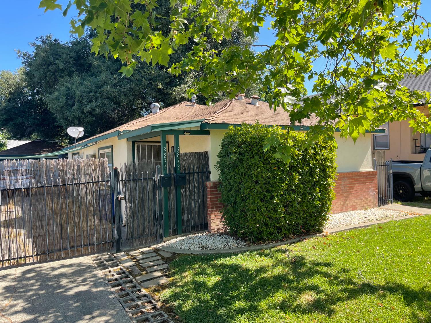 Detail Gallery Image 1 of 10 For 3873 7th Ave, Sacramento,  CA 95817 - – Beds | – Baths