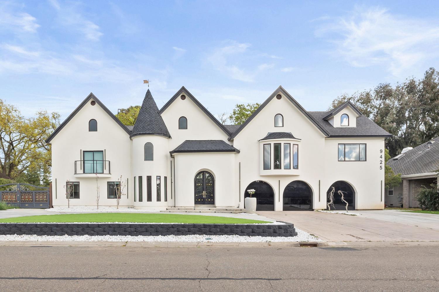 Detail Gallery Image 2 of 93 For 9425 S Wales Way, Elk Grove,  CA 95758 - 5 Beds | 5/1 Baths
