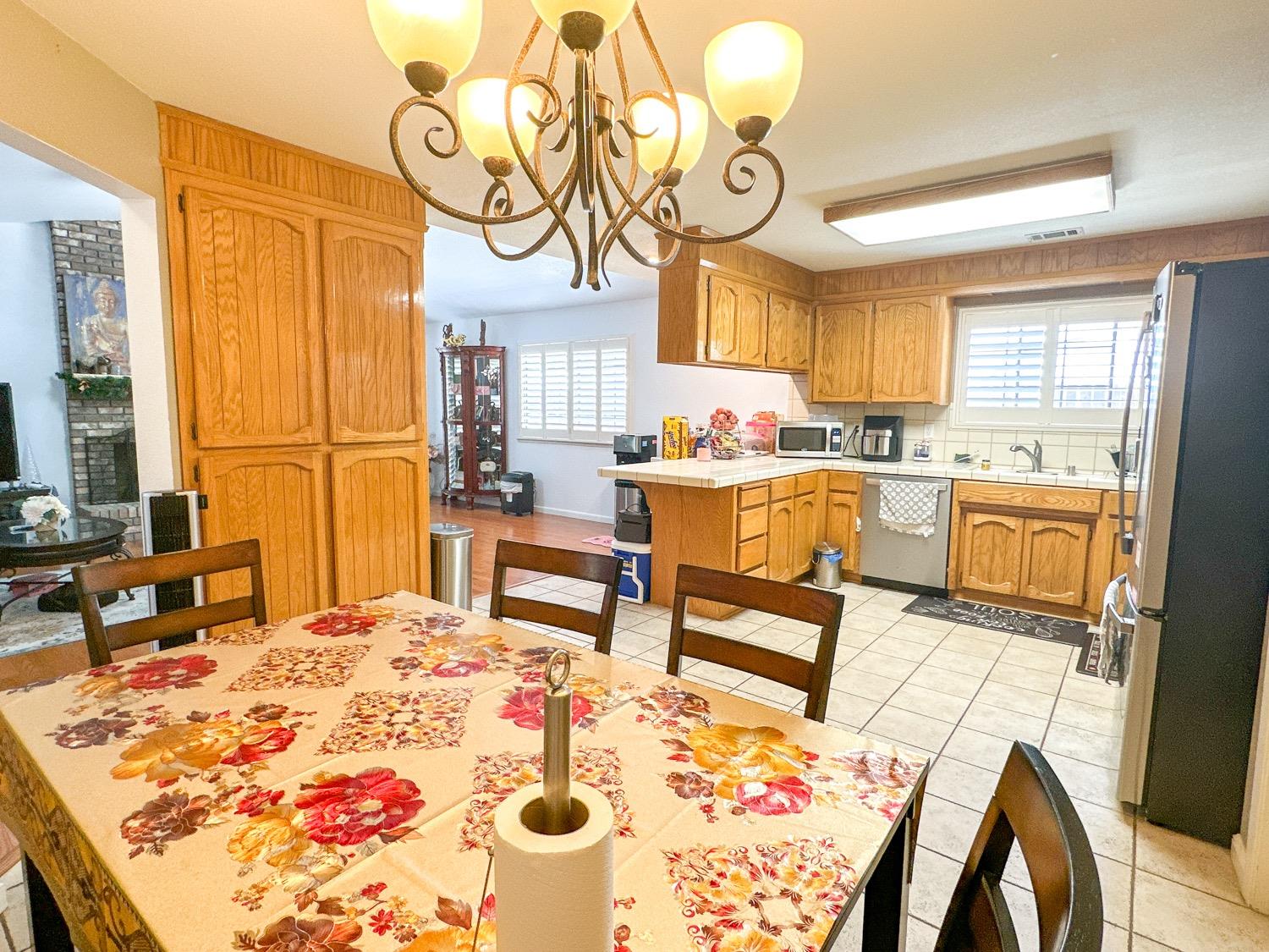 Detail Gallery Image 8 of 23 For 3157 Wagner Heights Rd, Stockton,  CA 95209 - 3 Beds | 2 Baths