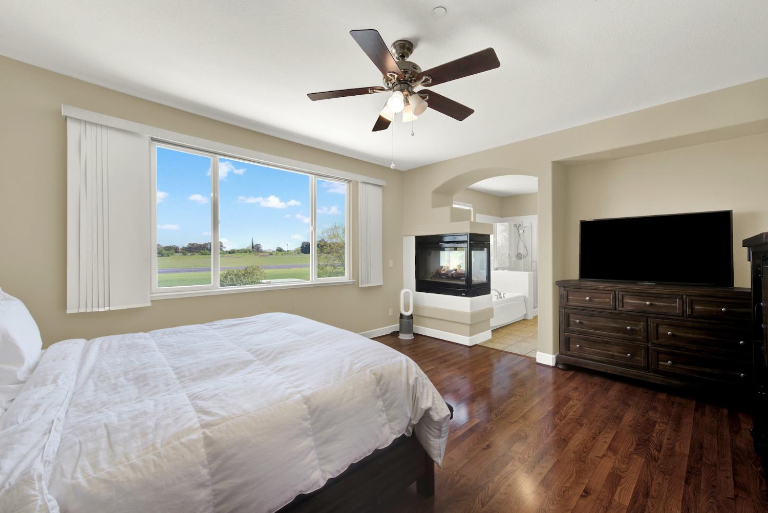 Mandarin Street, Woodland, California image 24