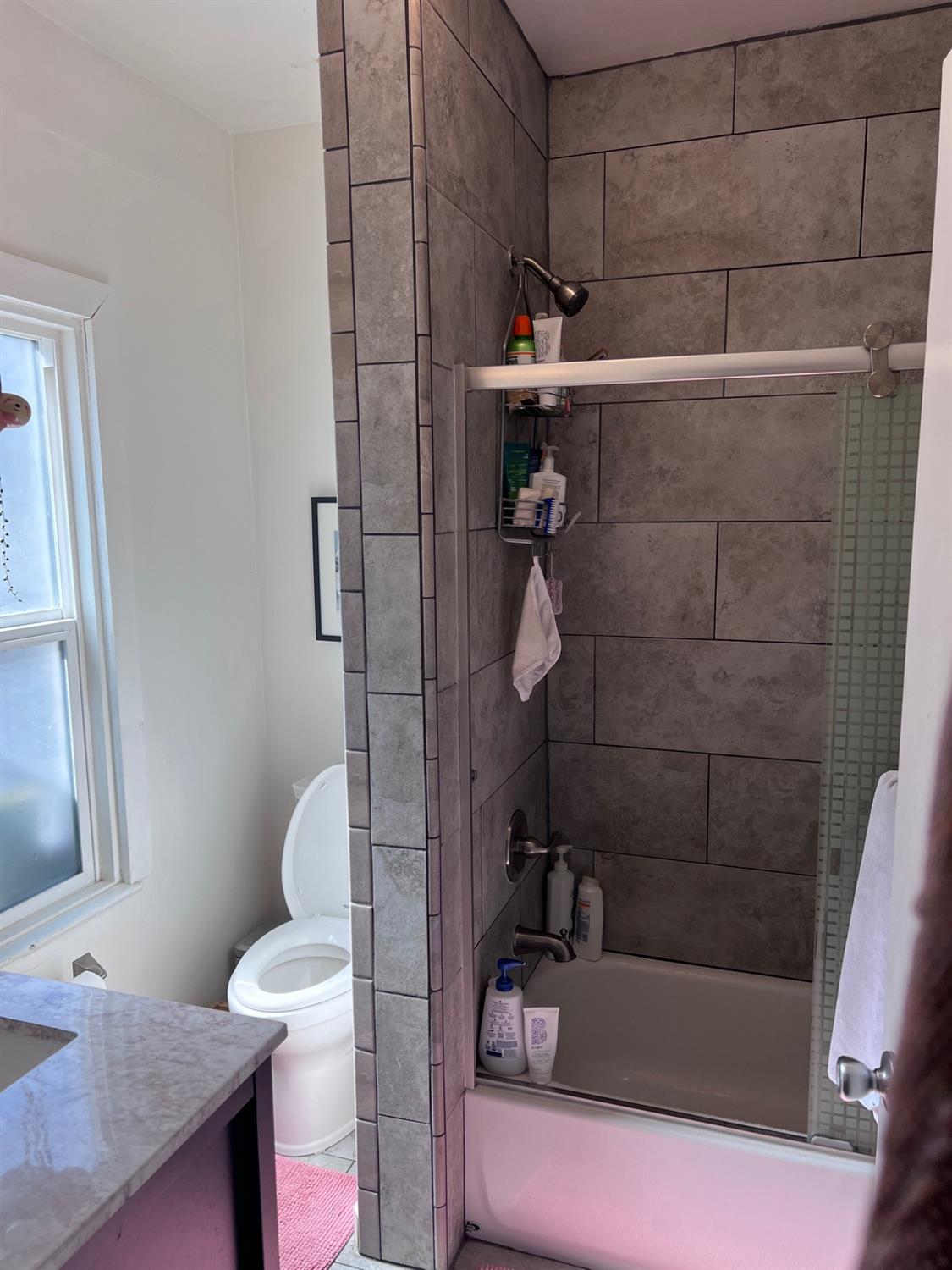 Detail Gallery Image 14 of 20 For 717 17 St, Sacramento,  CA 95811 - – Beds | – Baths