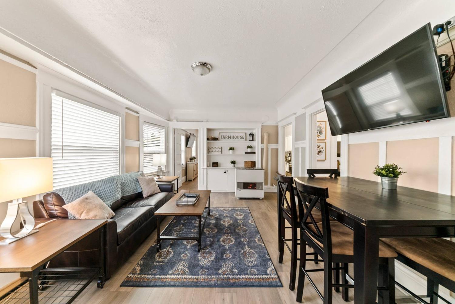 Detail Gallery Image 8 of 20 For 717 17 St, Sacramento,  CA 95811 - – Beds | – Baths