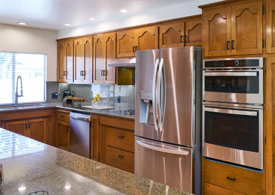 Detail Gallery Image 12 of 41 For 659 San Tomas Way, South Salinas,  CA 93901 - 3 Beds | 2 Baths