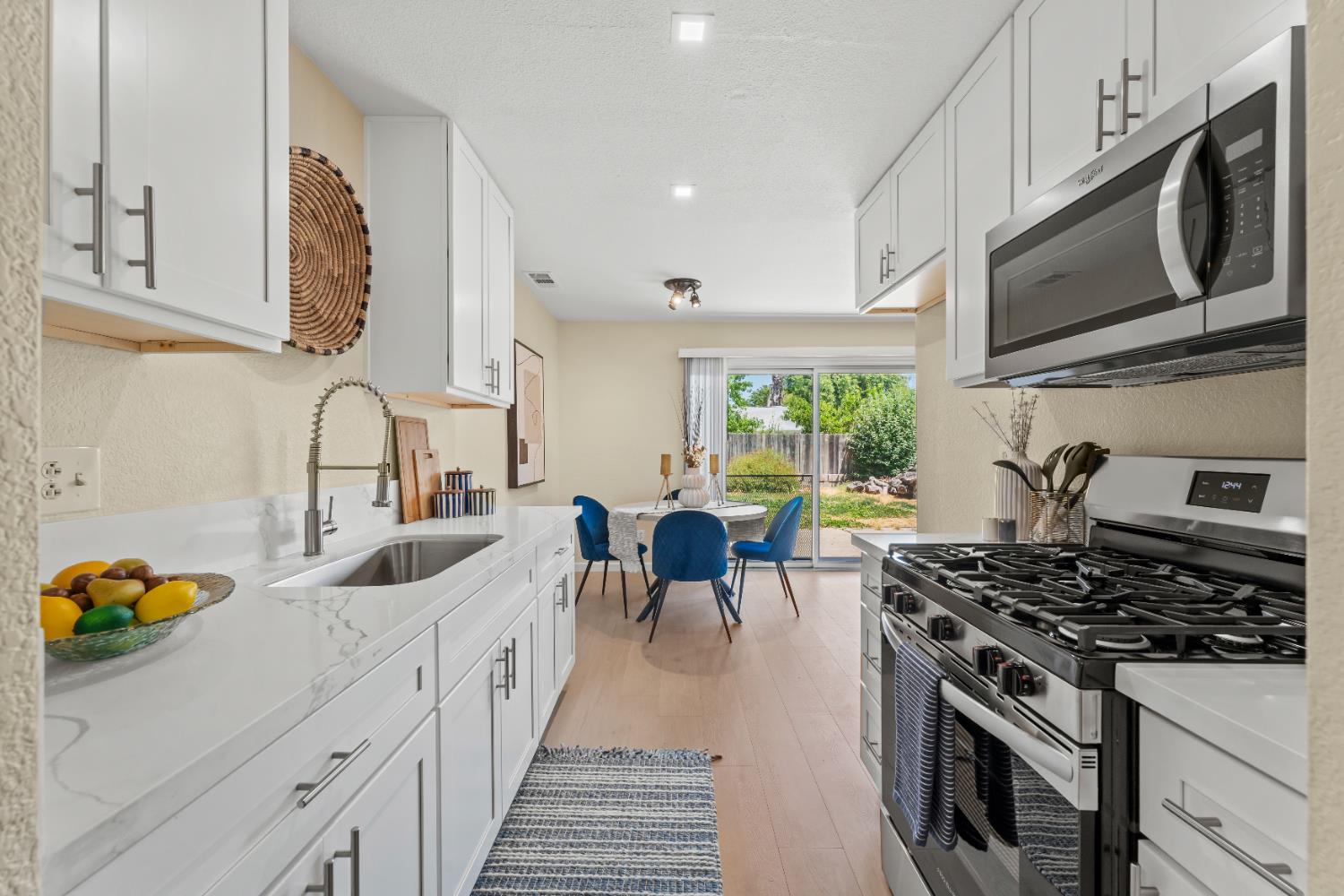 Detail Gallery Image 13 of 28 For 6112 Longfellow Way, Sacramento,  CA 95842 - 3 Beds | 1 Baths
