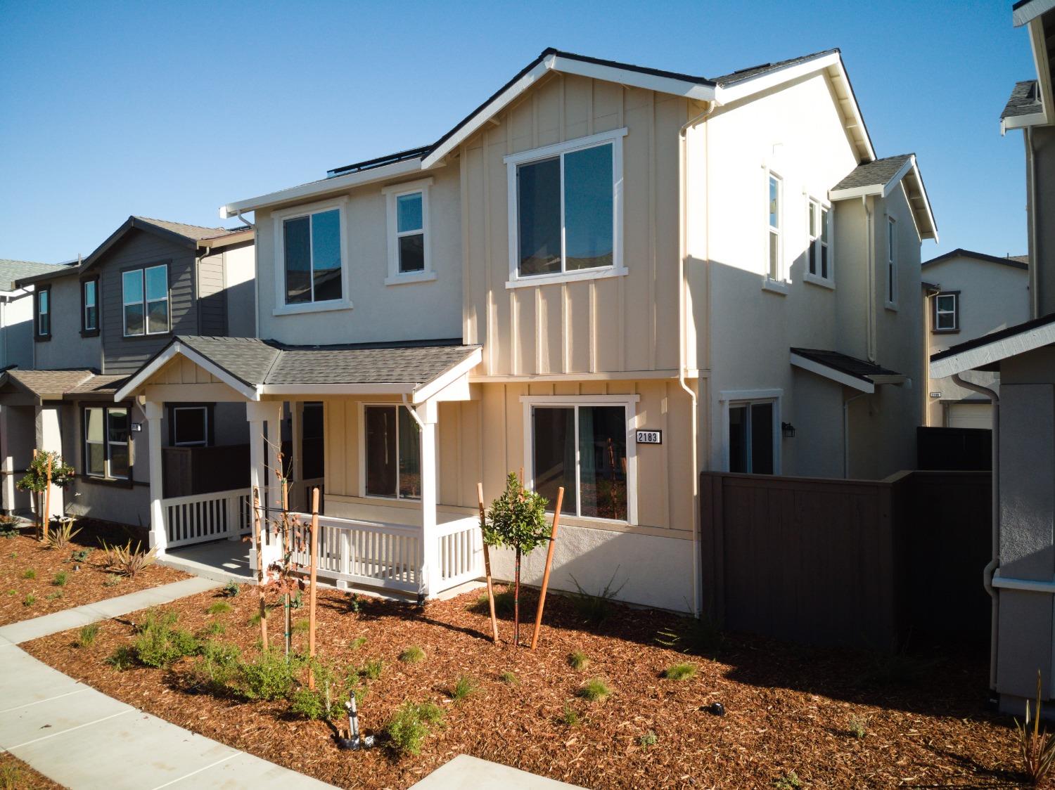 Detail Gallery Image 3 of 60 For 2183 Grady Cir, Woodland,  CA 95776 - 4 Beds | 2/1 Baths