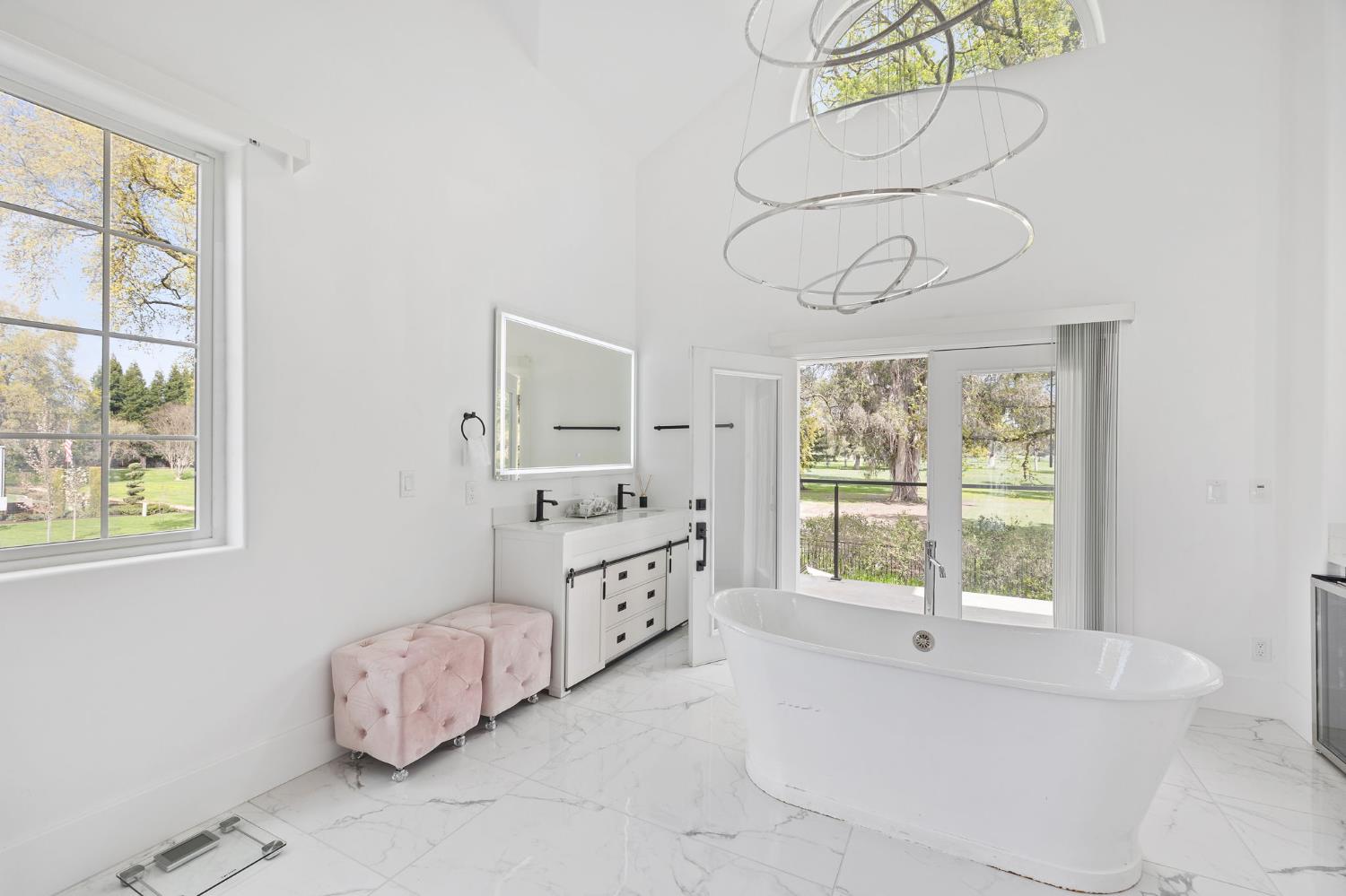 Detail Gallery Image 48 of 93 For 9425 S Wales Way, Elk Grove,  CA 95758 - 5 Beds | 5/1 Baths