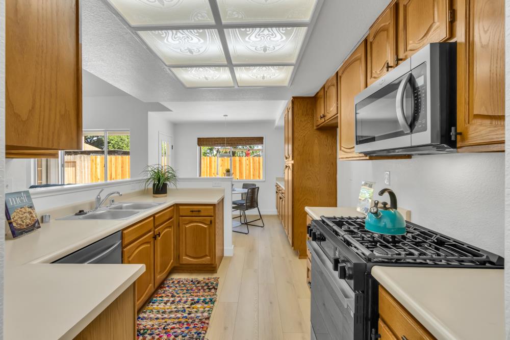 Detail Gallery Image 34 of 75 For 5984 Sawyer Cir, Sacramento,  CA 95823 - 3 Beds | 2 Baths