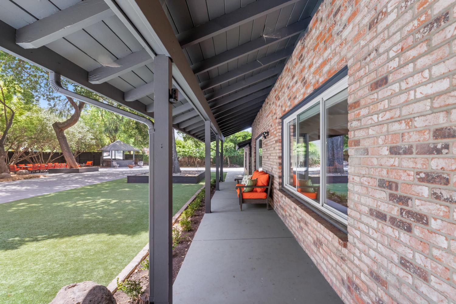 Detail Gallery Image 7 of 97 For 3221 Country Club Blvd, Stockton,  CA 95204 - 4 Beds | 3/1 Baths