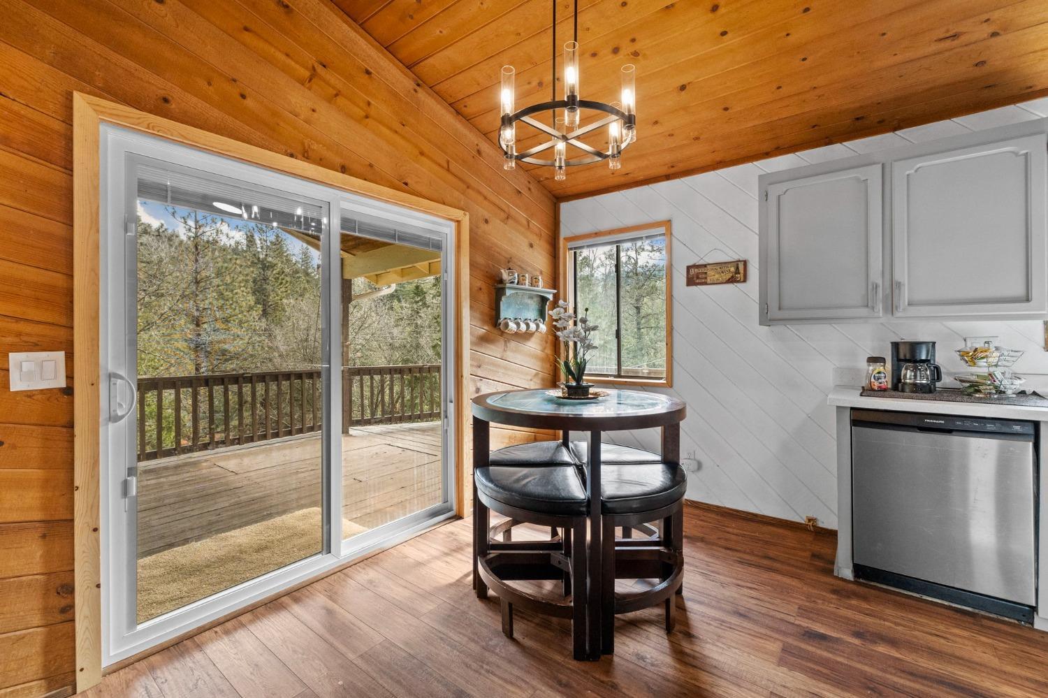 Detail Gallery Image 6 of 17 For 22440 N Tuolumne Rd, Twain Harte,  CA 95383 - 3 Beds | 2 Baths