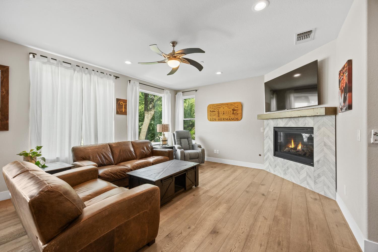 Detail Gallery Image 13 of 55 For 12587 Incline Dr, Auburn,  CA 95603 - 4 Beds | 4 Baths