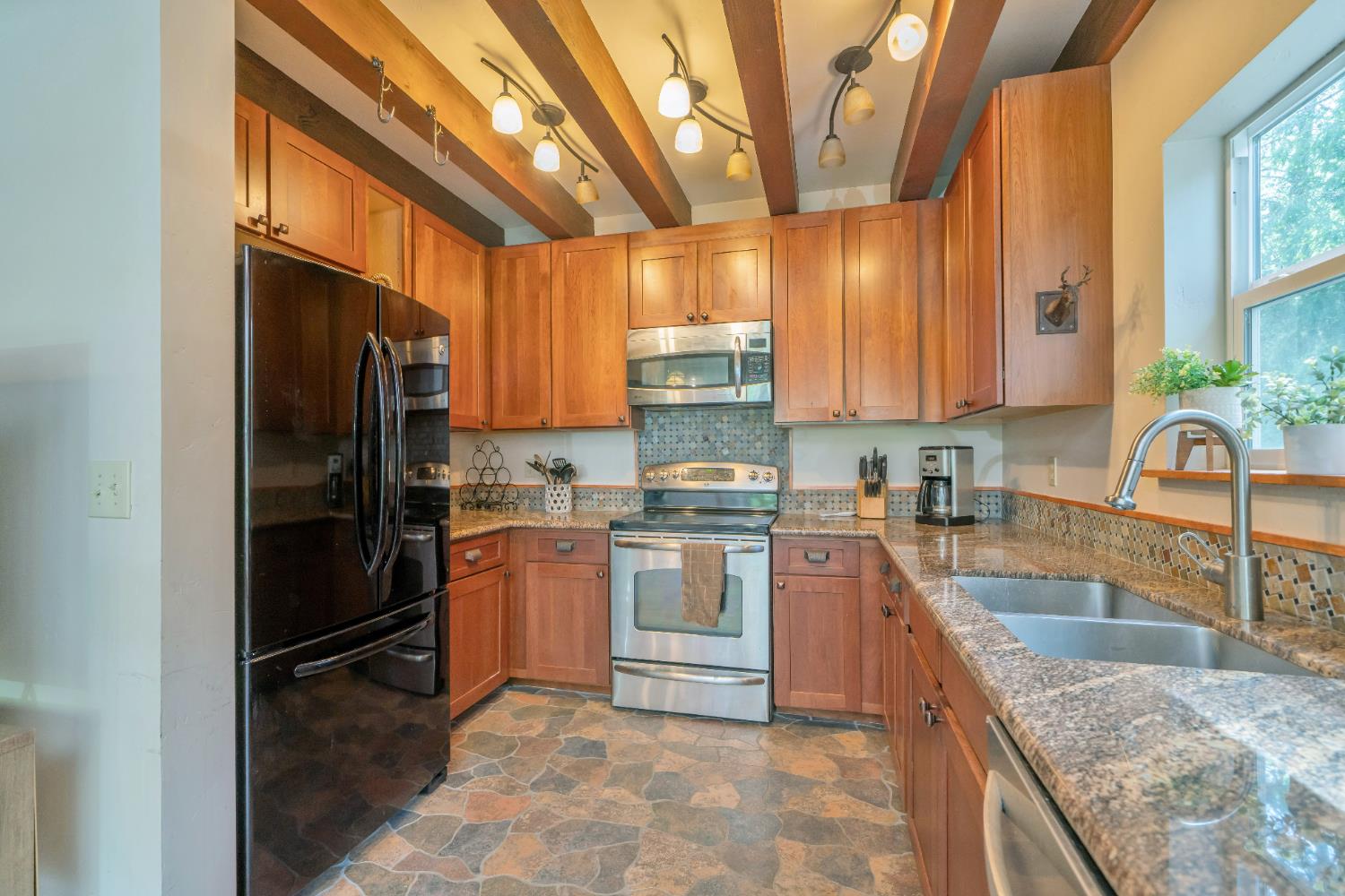 Detail Gallery Image 3 of 67 For 10870 Riverton Ln, Pollock Pines,  CA 95726 - 4 Beds | 2 Baths