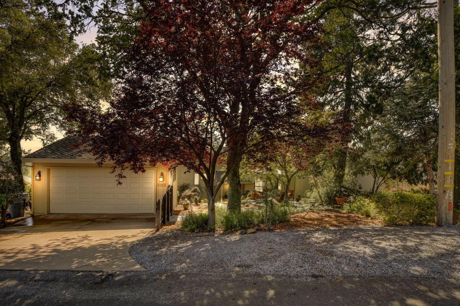 Detail Gallery Image 1 of 35 For 6165 Viewridge Dr, Auburn,  CA 95602 - 3 Beds | 2 Baths