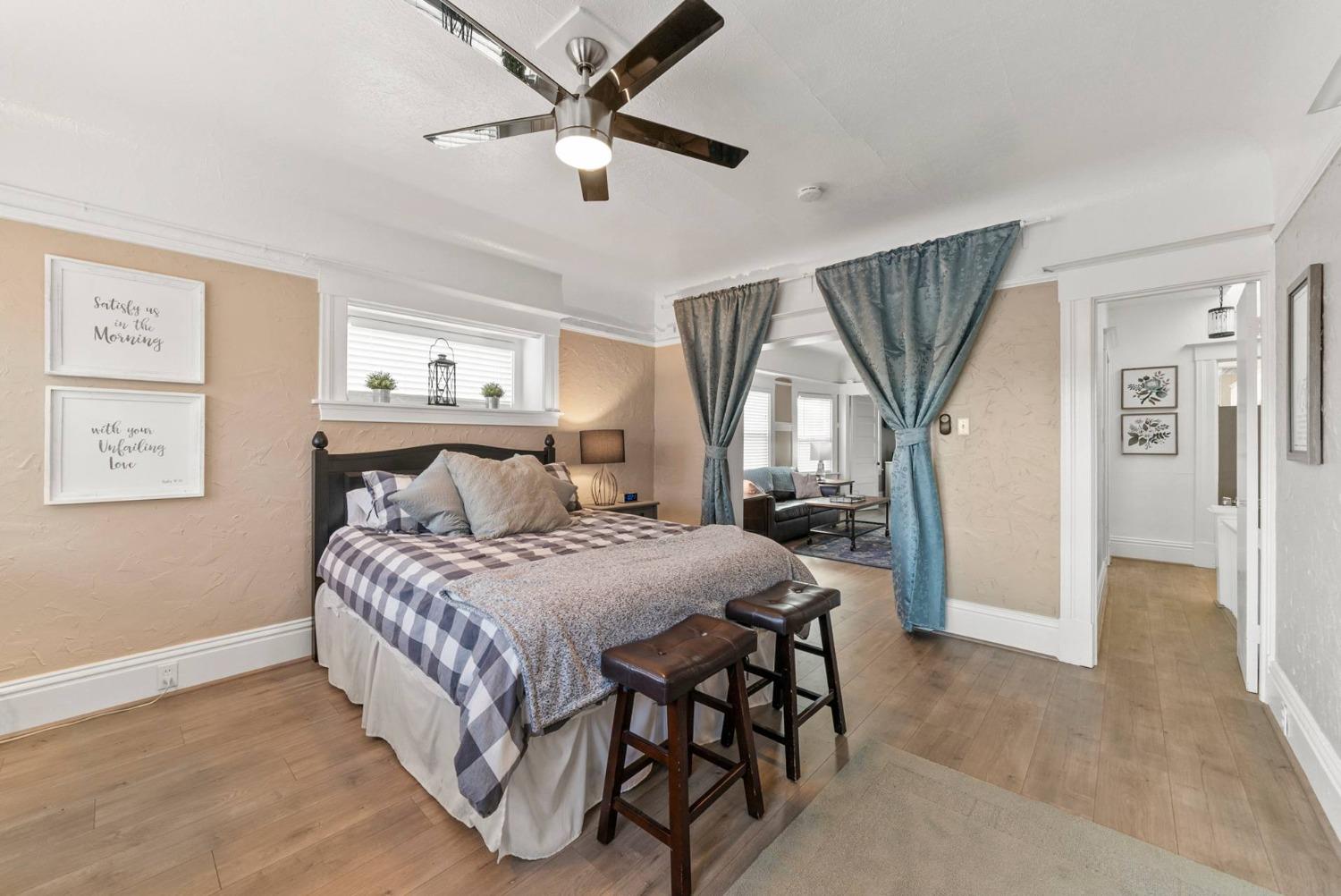Detail Gallery Image 9 of 20 For 717 17 St, Sacramento,  CA 95811 - – Beds | – Baths