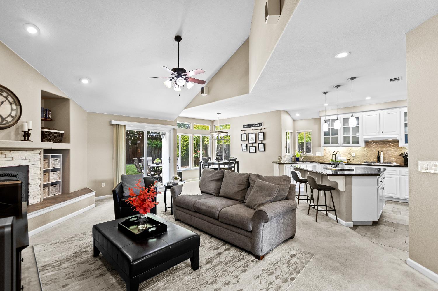 Detail Gallery Image 14 of 72 For 9180 Quail Cove Dr, Elk Grove,  CA 95624 - 5 Beds | 2/1 Baths