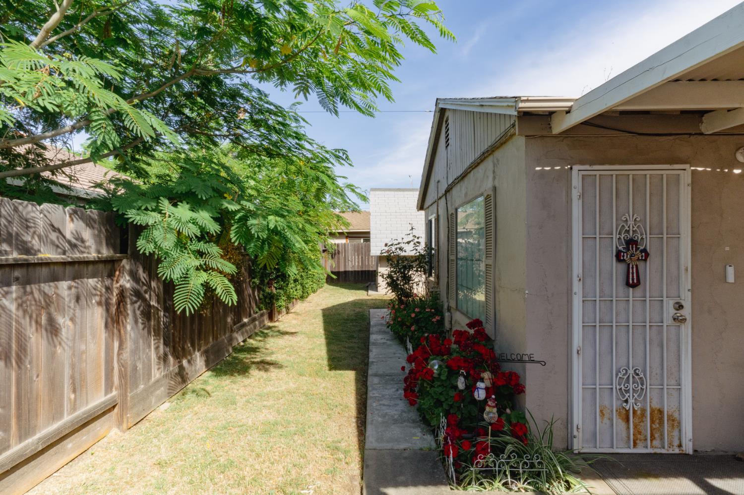 Detail Gallery Image 35 of 66 For 1070 E 23rd St, Merced,  CA 95340 - 3 Beds | 2 Baths