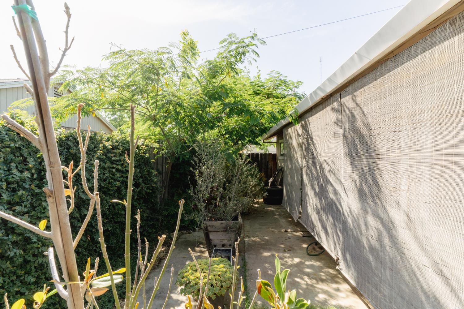 Detail Gallery Image 33 of 66 For 1070 E 23rd St, Merced,  CA 95340 - 3 Beds | 2 Baths