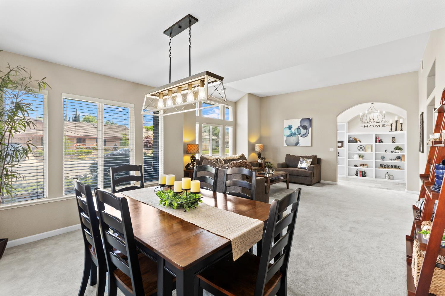 Detail Gallery Image 11 of 72 For 9180 Quail Cove Dr, Elk Grove,  CA 95624 - 5 Beds | 2/1 Baths