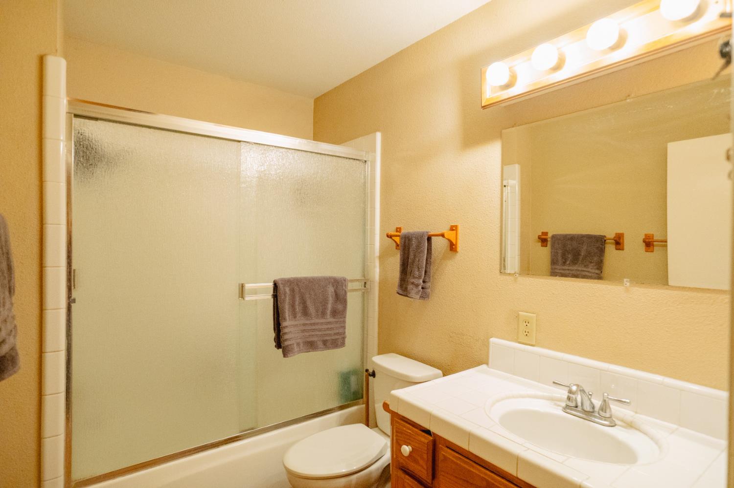 Detail Gallery Image 25 of 66 For 1070 E 23rd St, Merced,  CA 95340 - 3 Beds | 2 Baths