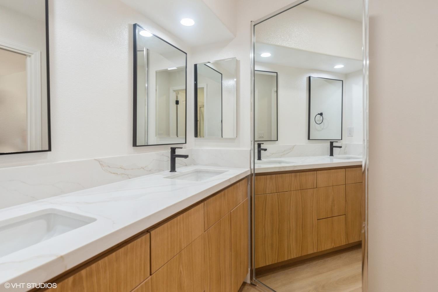 Detail Gallery Image 13 of 48 For 987 Asilomar Ter #2,  Sunnyvale,  CA 94086 - 2 Beds | 2/1 Baths
