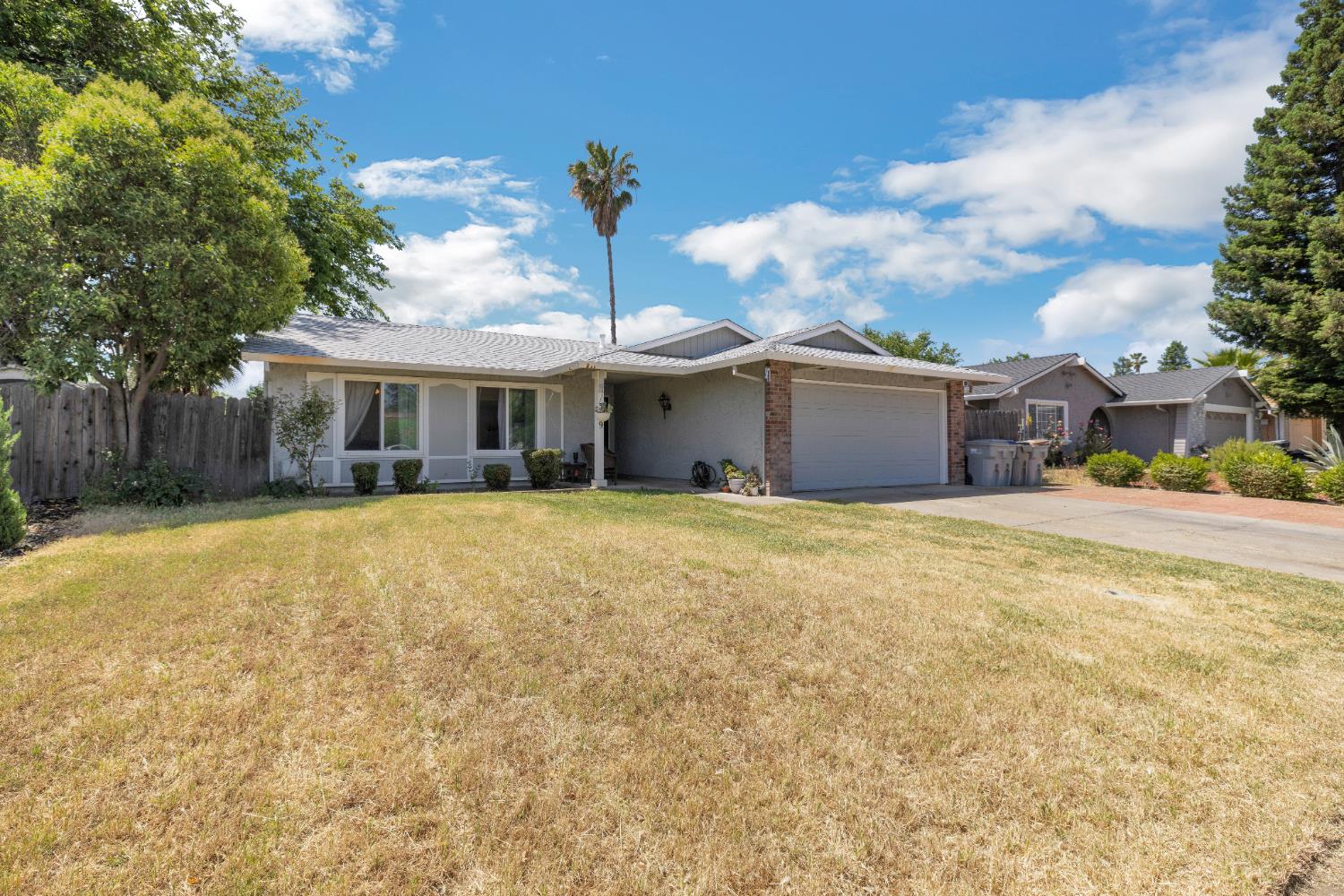 Detail Gallery Image 3 of 38 For 319 Valleywood Dr, Woodland,  CA 95695 - 3 Beds | 2 Baths