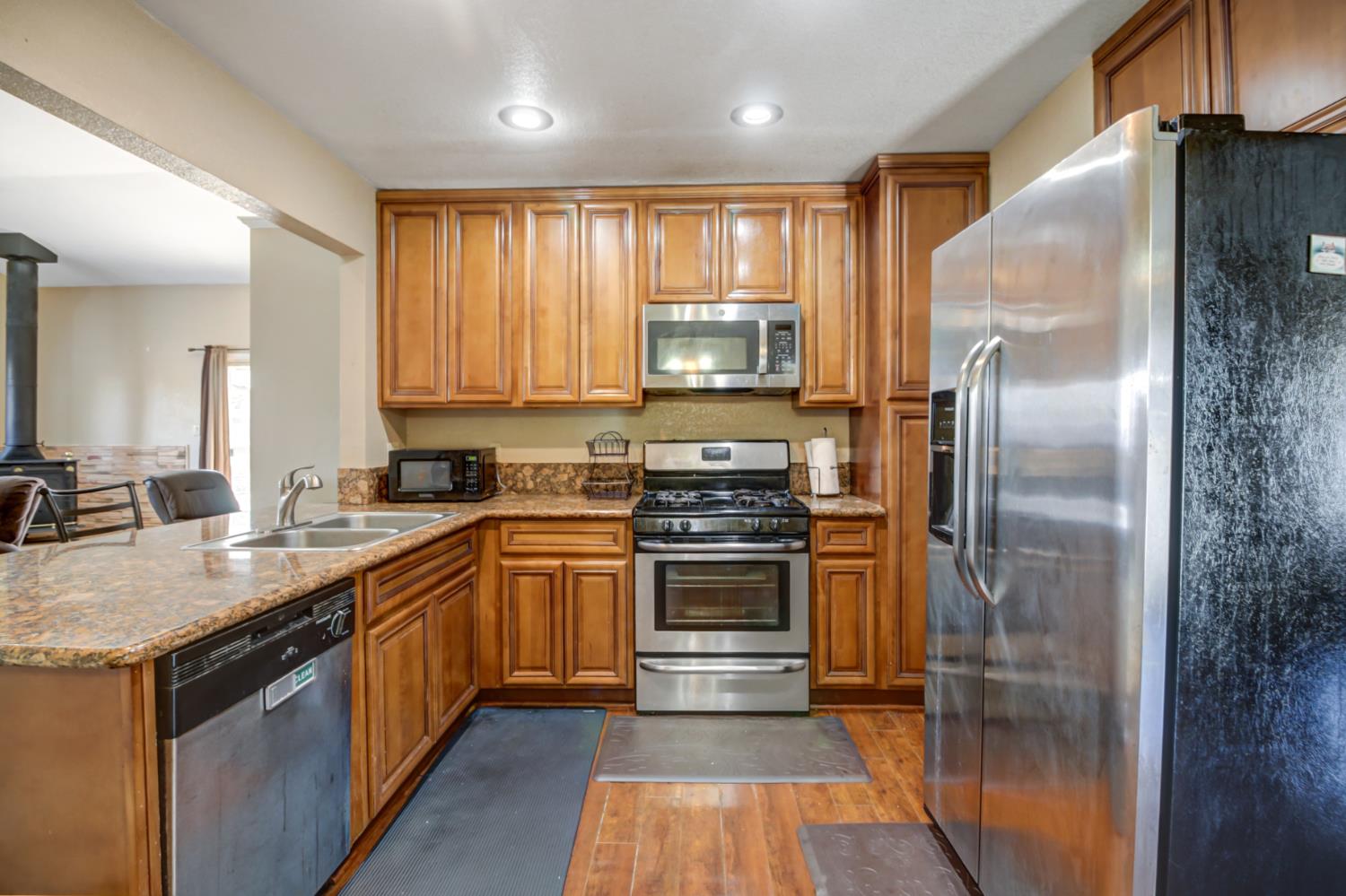 Detail Gallery Image 9 of 26 For 6310 Tina Ct, Carmichael,  CA 95608 - 3 Beds | 2 Baths