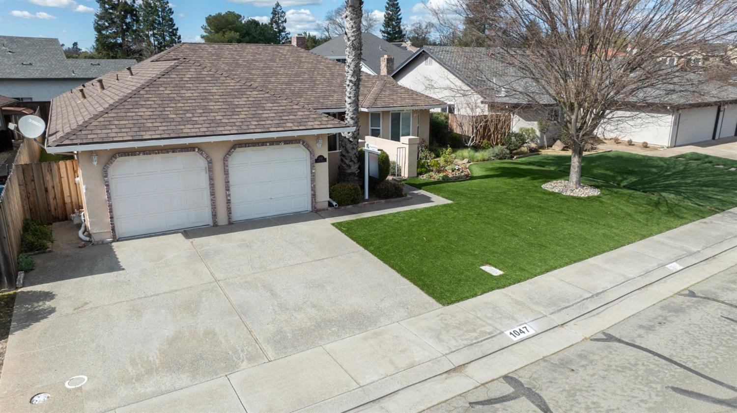 Detail Gallery Image 4 of 52 For 1047 Miwok Dr, Lodi,  CA 95240 - 3 Beds | 2 Baths