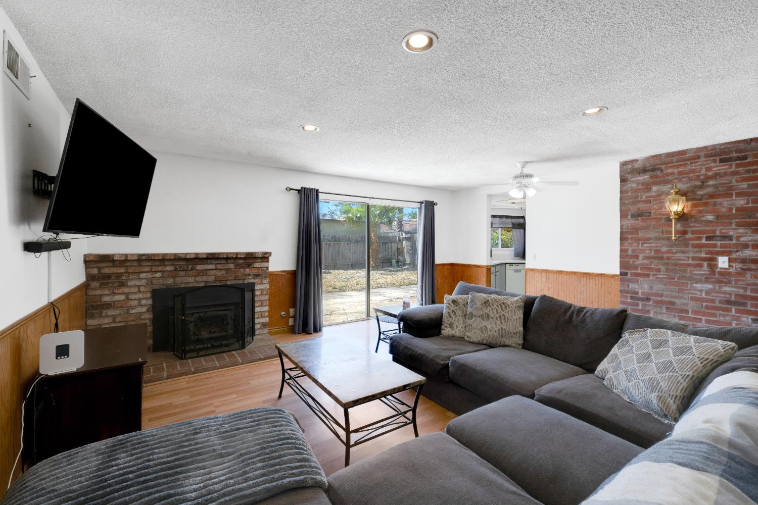 Detail Gallery Image 6 of 38 For 319 Valleywood Dr, Woodland,  CA 95695 - 3 Beds | 2 Baths