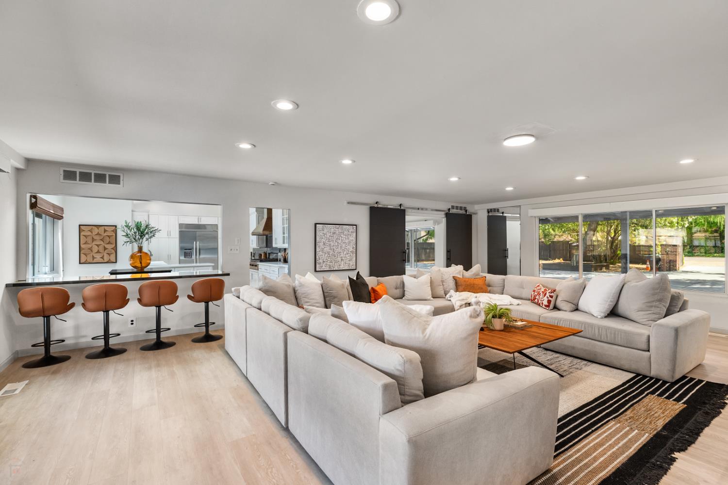 Detail Gallery Image 23 of 97 For 3221 Country Club Blvd, Stockton,  CA 95204 - 4 Beds | 3/1 Baths
