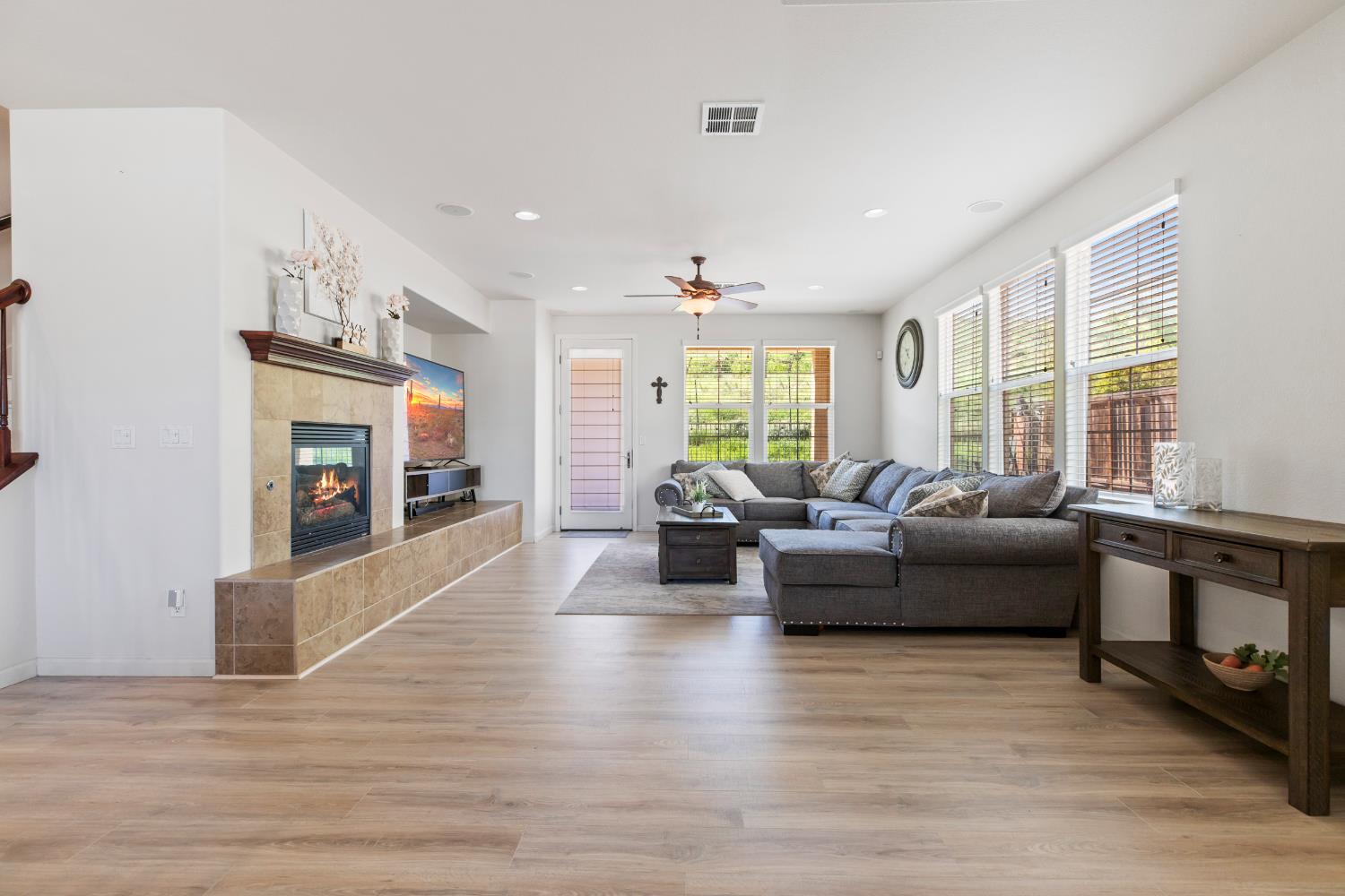 Detail Gallery Image 6 of 32 For 9477 California Oak Cir, Patterson,  CA 95363 - 4 Beds | 3/1 Baths