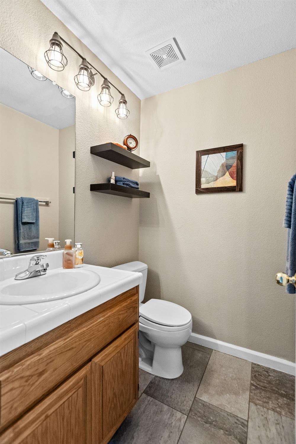 Detail Gallery Image 32 of 72 For 9180 Quail Cove Dr, Elk Grove,  CA 95624 - 5 Beds | 2/1 Baths