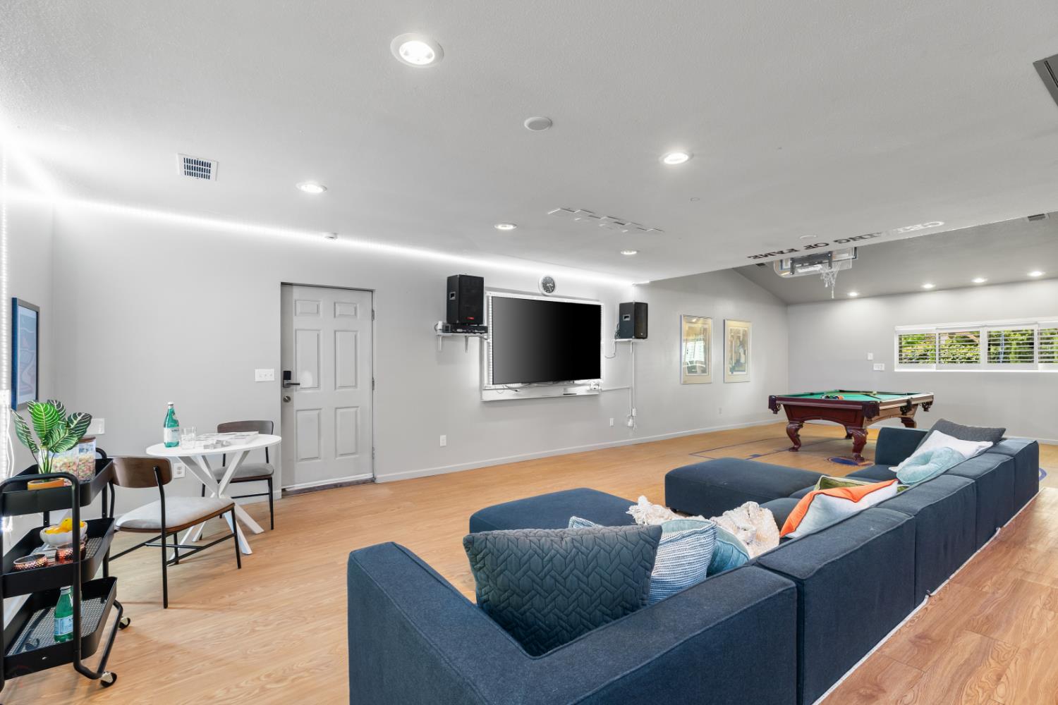 Detail Gallery Image 67 of 97 For 3221 Country Club Blvd, Stockton,  CA 95204 - 4 Beds | 3/1 Baths