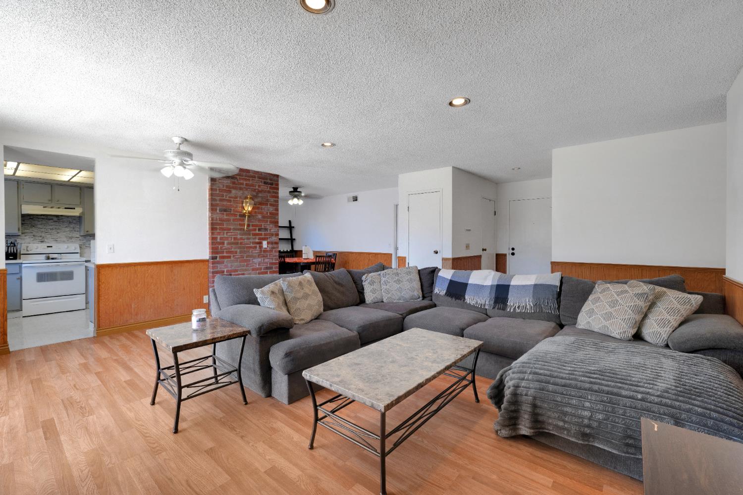 Detail Gallery Image 8 of 38 For 319 Valleywood Dr, Woodland,  CA 95695 - 3 Beds | 2 Baths