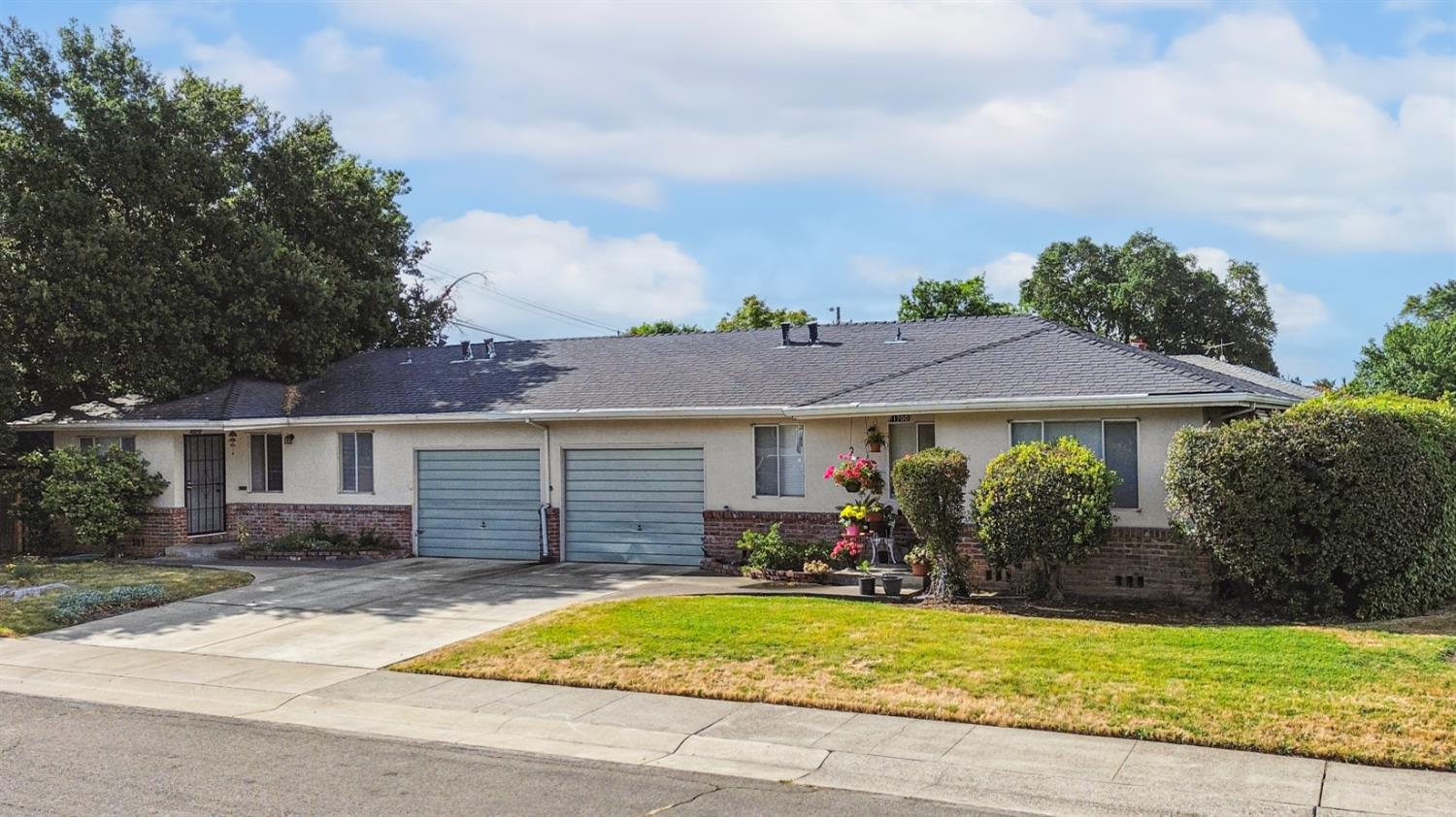 Detail Gallery Image 1 of 41 For 1702 Harian Way, Sacramento,  CA 95822 - – Beds | – Baths