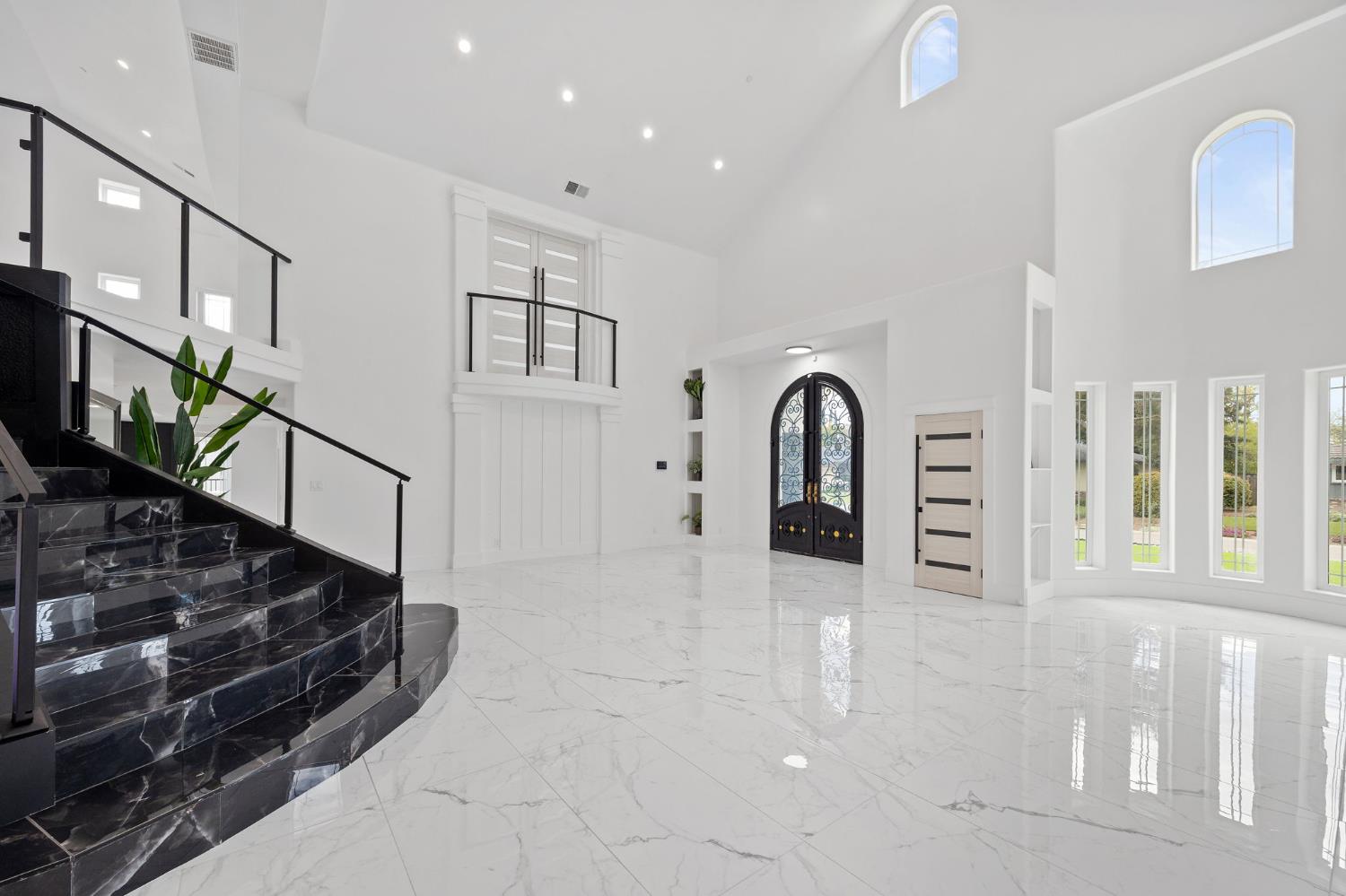 Detail Gallery Image 10 of 93 For 9425 S Wales Way, Elk Grove,  CA 95758 - 5 Beds | 5/1 Baths