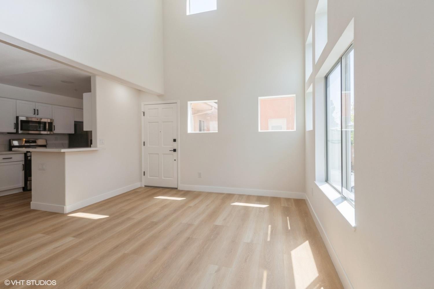 Detail Gallery Image 3 of 48 For 987 Asilomar Ter #2,  Sunnyvale,  CA 94086 - 2 Beds | 2/1 Baths