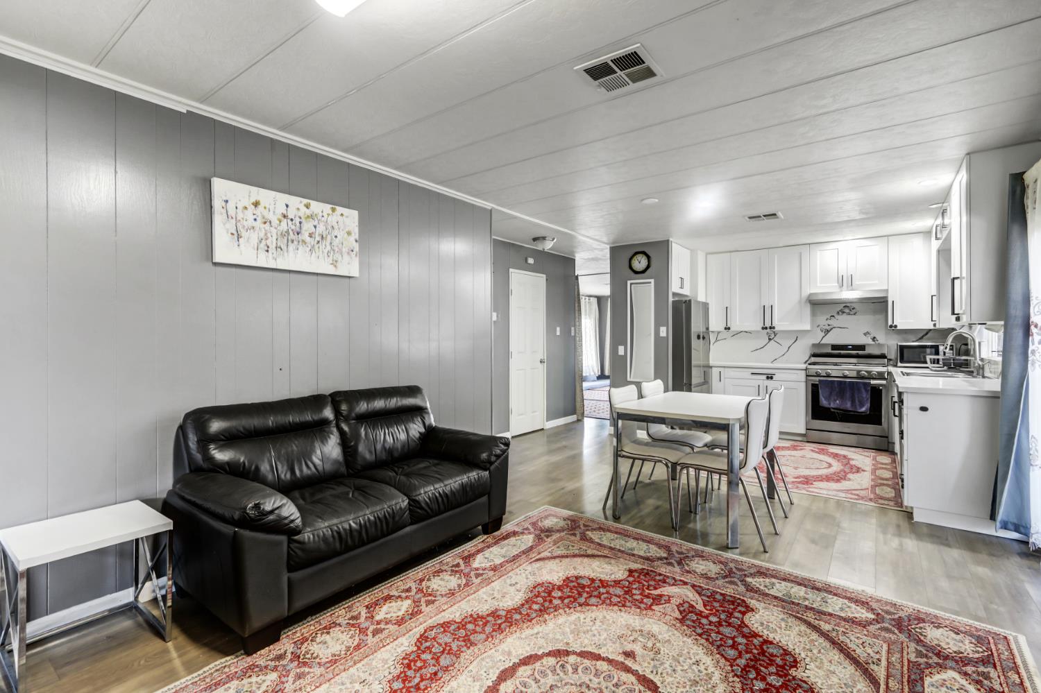 Detail Gallery Image 6 of 41 For 7005 Pleasure Ln, Sacramento,  CA 95823 - 3 Beds | 2 Baths