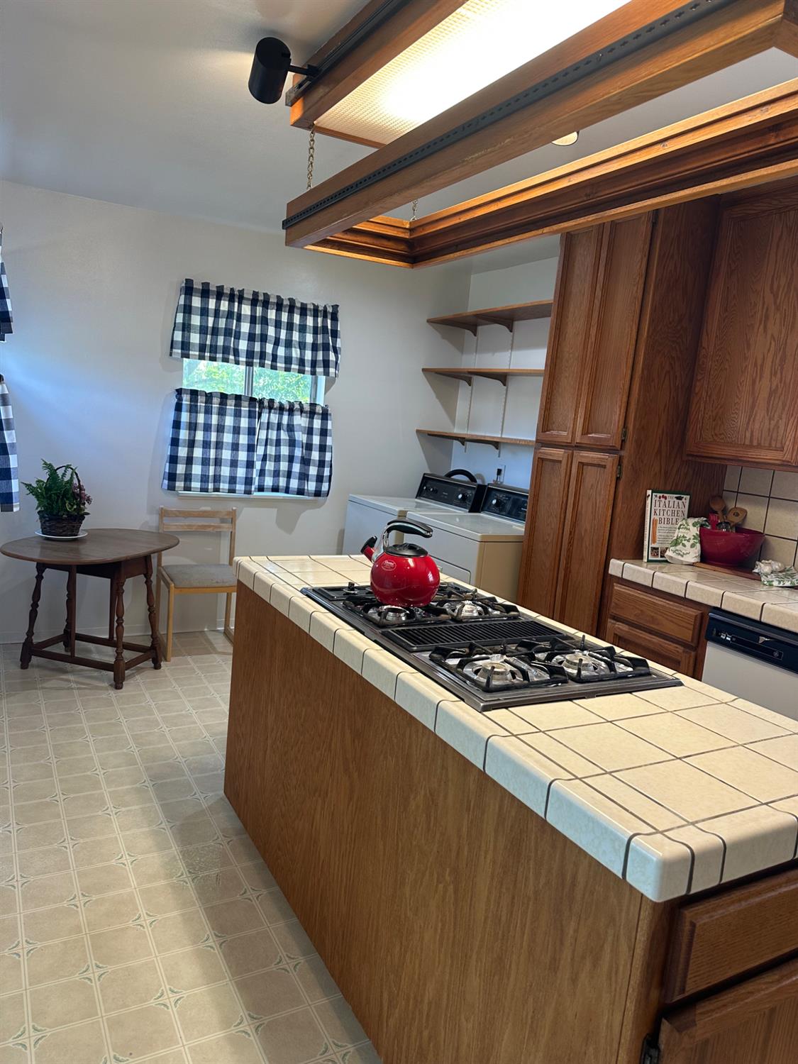 Detail Gallery Image 10 of 22 For 6322 Jansen Dr, Sacramento,  CA 95824 - 2 Beds | 1 Baths