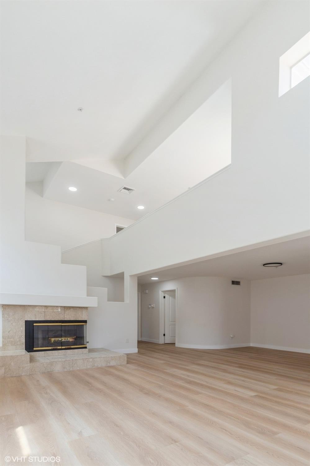 Detail Gallery Image 23 of 48 For 987 Asilomar Ter #2,  Sunnyvale,  CA 94086 - 2 Beds | 2/1 Baths