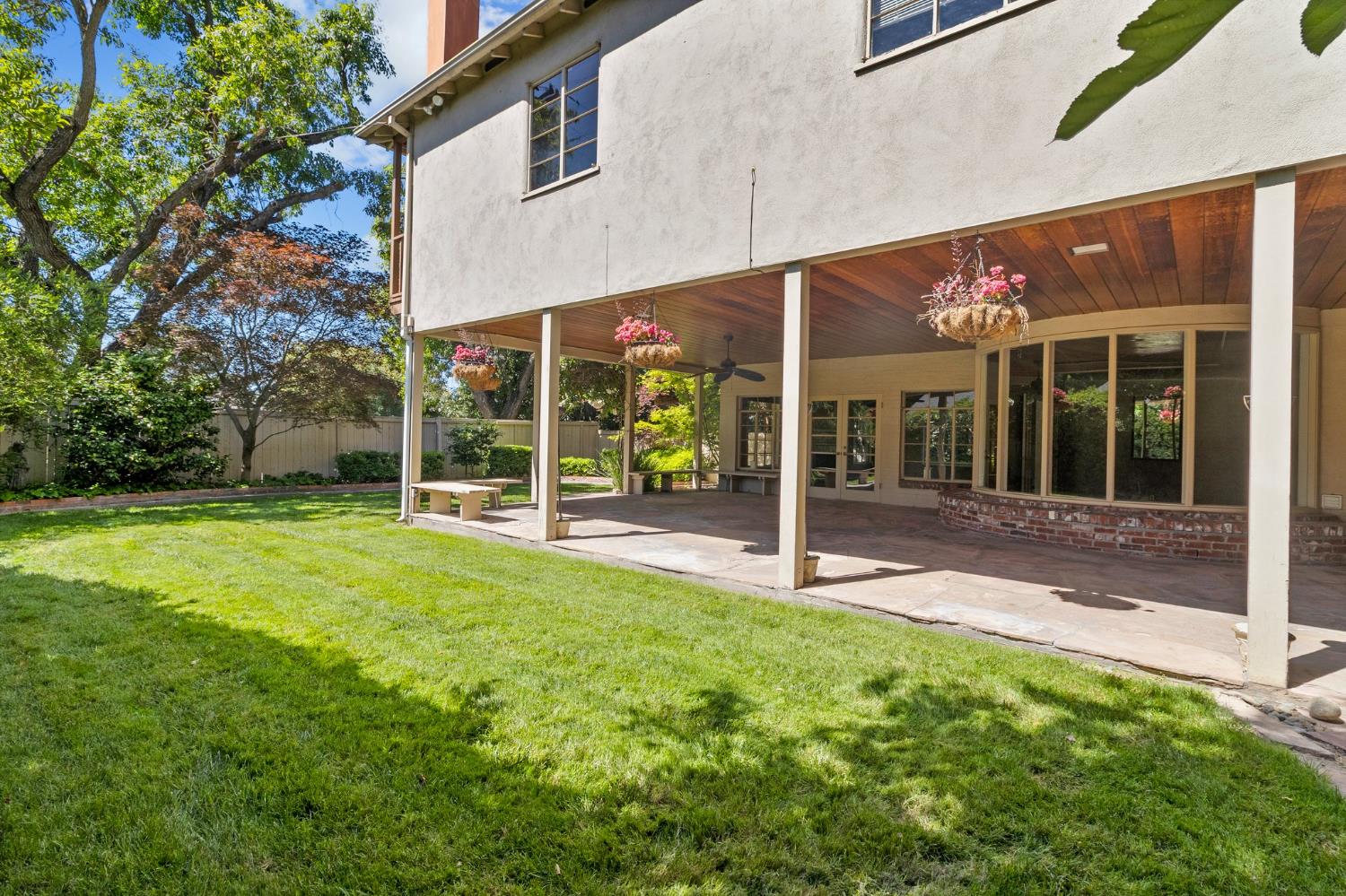 Detail Gallery Image 8 of 58 For 300 El Rio Ave, Modesto,  CA 95354 - 5 Beds | 3 Baths