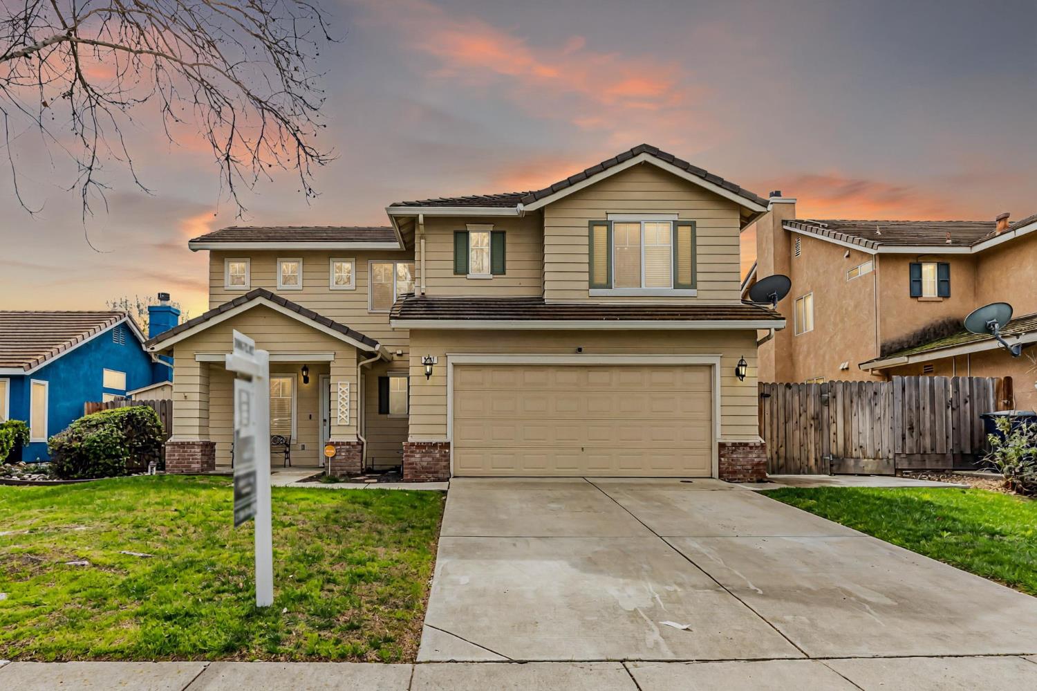 Detail Gallery Image 1 of 45 For 2111 Bridle Creek Cir, Tracy,  CA 95377 - 3 Beds | 2/1 Baths