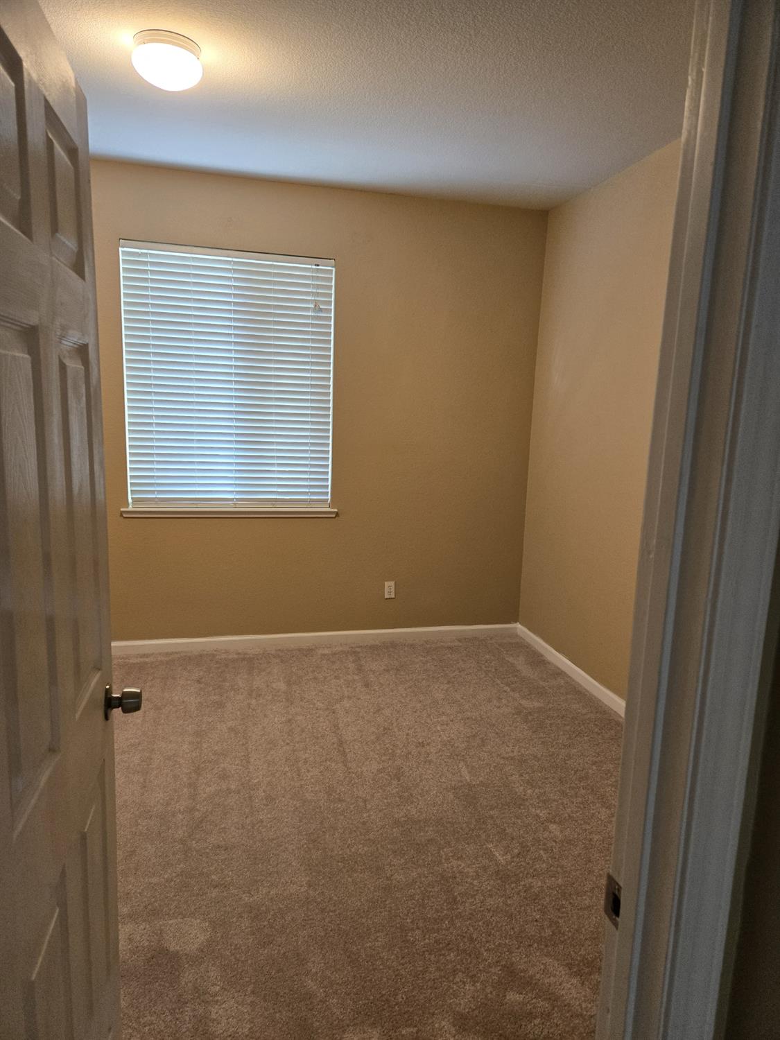 Detail Gallery Image 5 of 18 For 12 Jackdaw Ct, Sacramento,  CA 95834 - 5 Beds | 2/1 Baths
