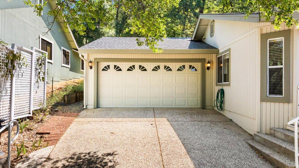 Detail Gallery Image 2 of 51 For 18610 Jayhawk Dr, Penn Valley,  CA 95946 - 4 Beds | 3 Baths