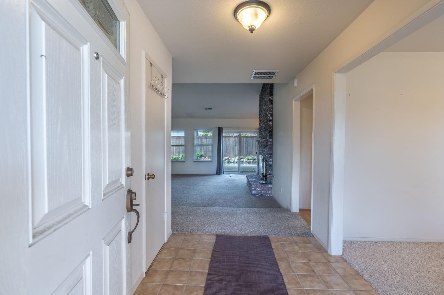 Detail Gallery Image 8 of 52 For 1047 Miwok Dr, Lodi,  CA 95240 - 3 Beds | 2 Baths