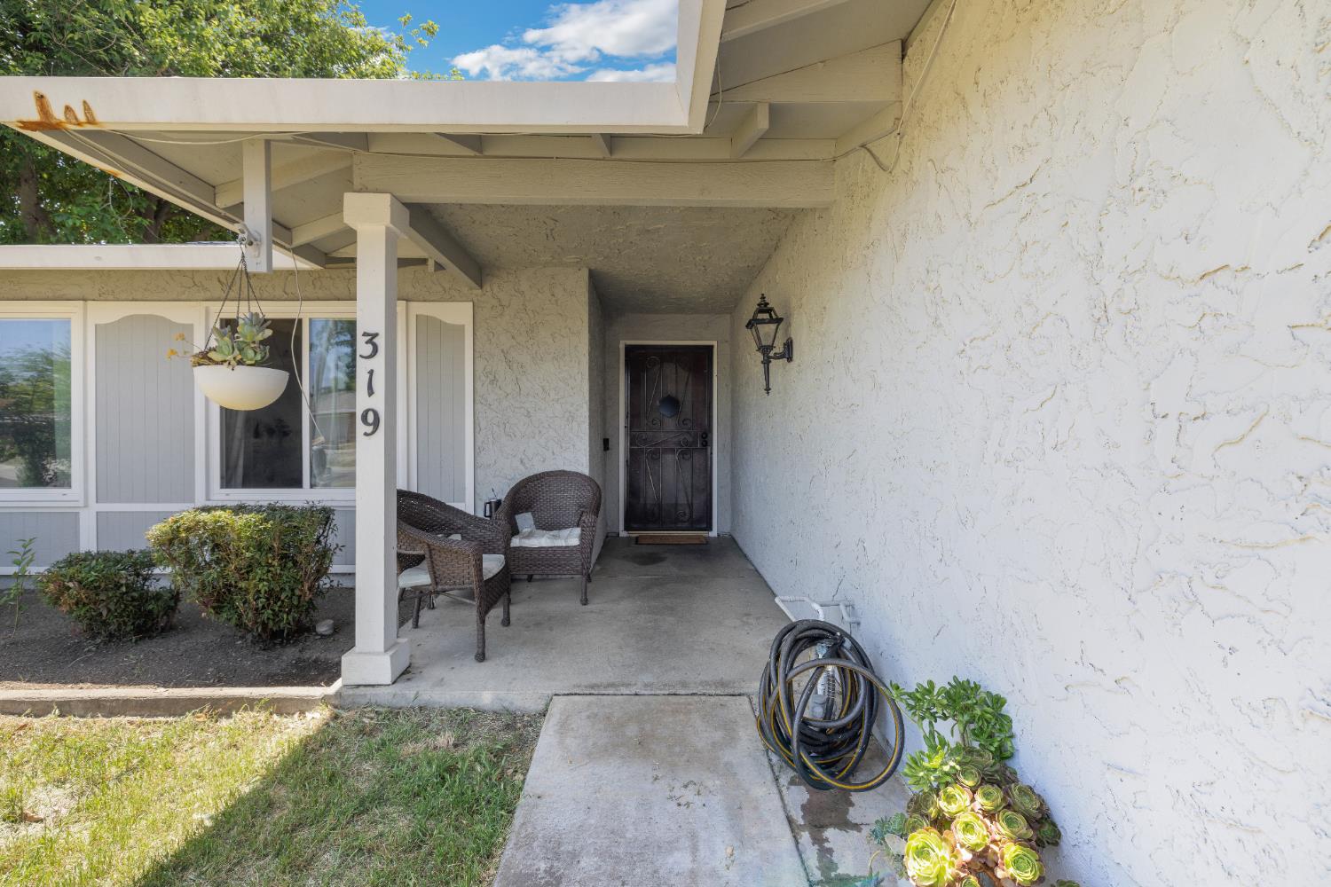 Detail Gallery Image 5 of 38 For 319 Valleywood Dr, Woodland,  CA 95695 - 3 Beds | 2 Baths