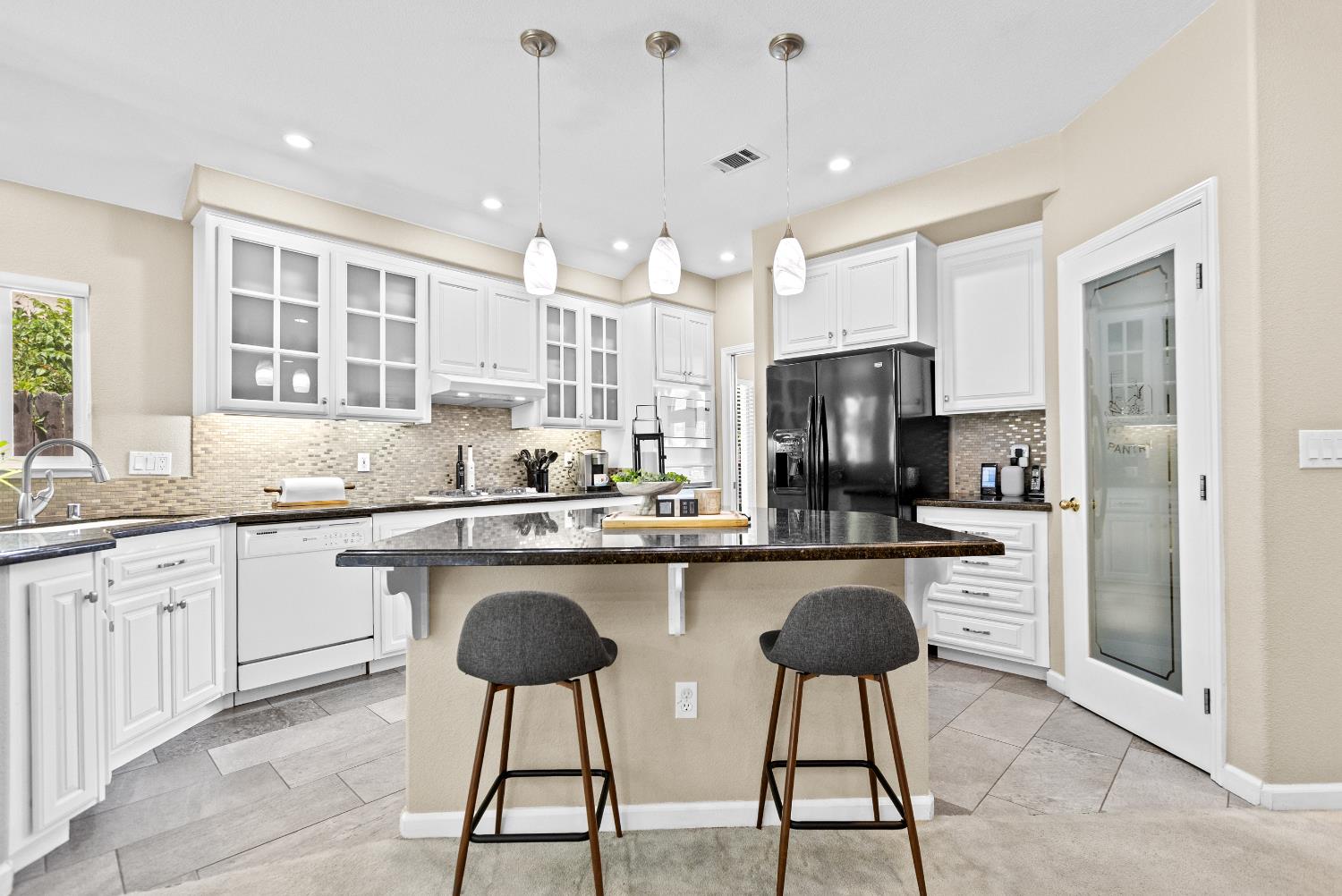 Detail Gallery Image 20 of 72 For 9180 Quail Cove Dr, Elk Grove,  CA 95624 - 5 Beds | 2/1 Baths