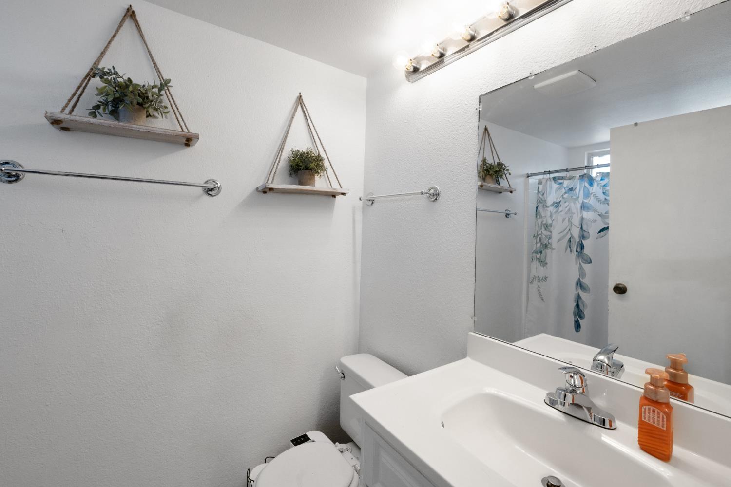 Detail Gallery Image 29 of 38 For 319 Valleywood Dr, Woodland,  CA 95695 - 3 Beds | 2 Baths