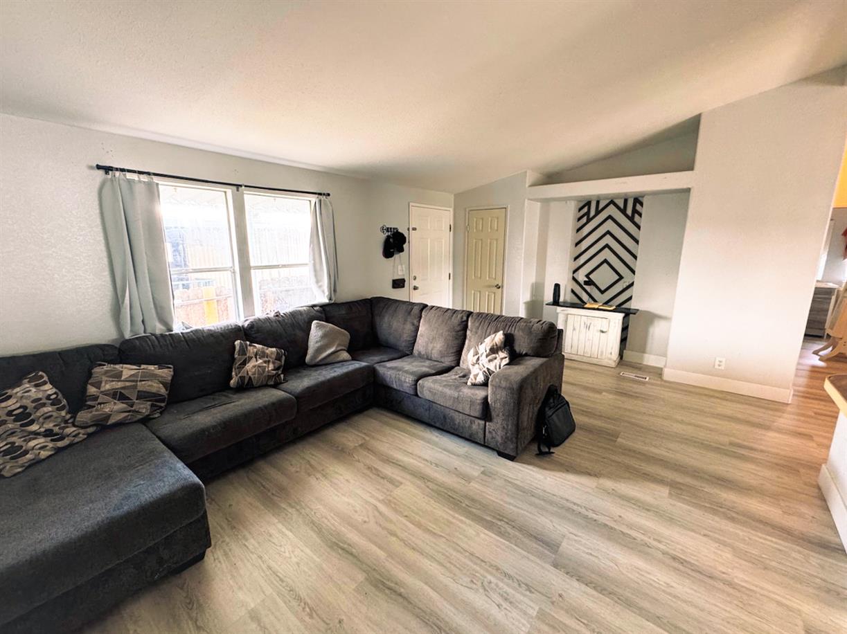 Detail Gallery Image 10 of 33 For 3939 Central Ave 35, Ceres,  CA 95307 - 3 Beds | 2 Baths