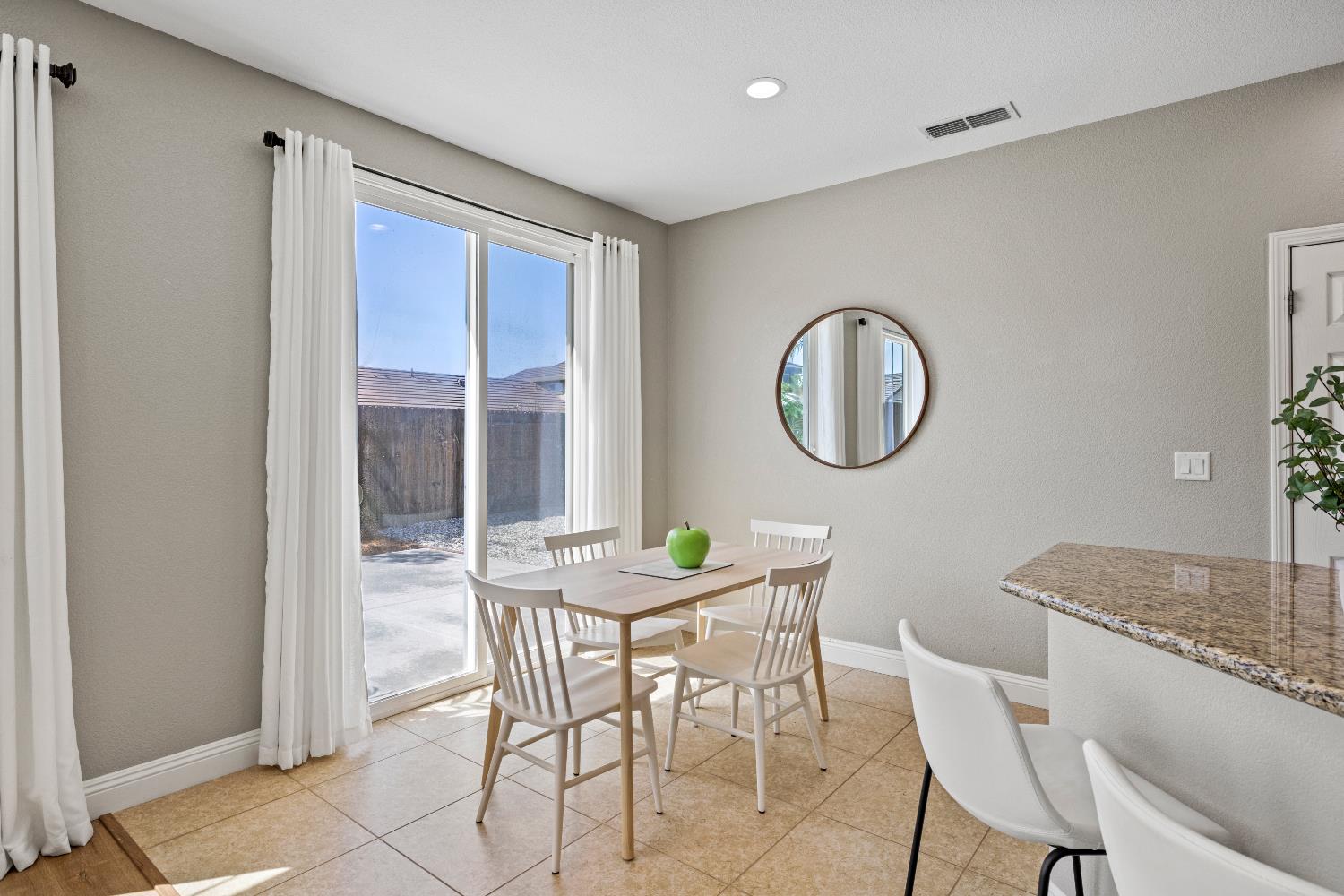 Detail Gallery Image 13 of 34 For 5425 Mossy Stone Way, Rancho Cordova,  CA 95742 - 3 Beds | 2 Baths